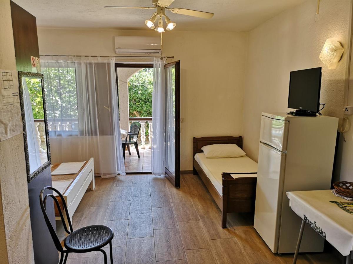 Apartments Mint Povljana - 50M From Sandy Beach Kültér fotó